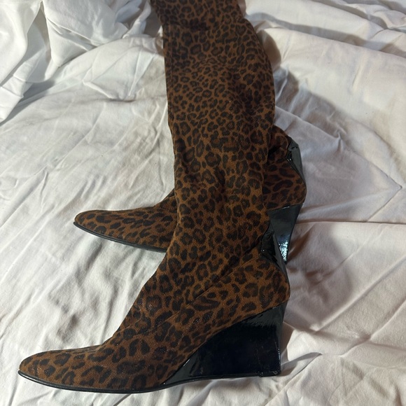 Stuart Weitzman Leopard Print Knee-High Boots in Brown and Black - Picture 2 of 9